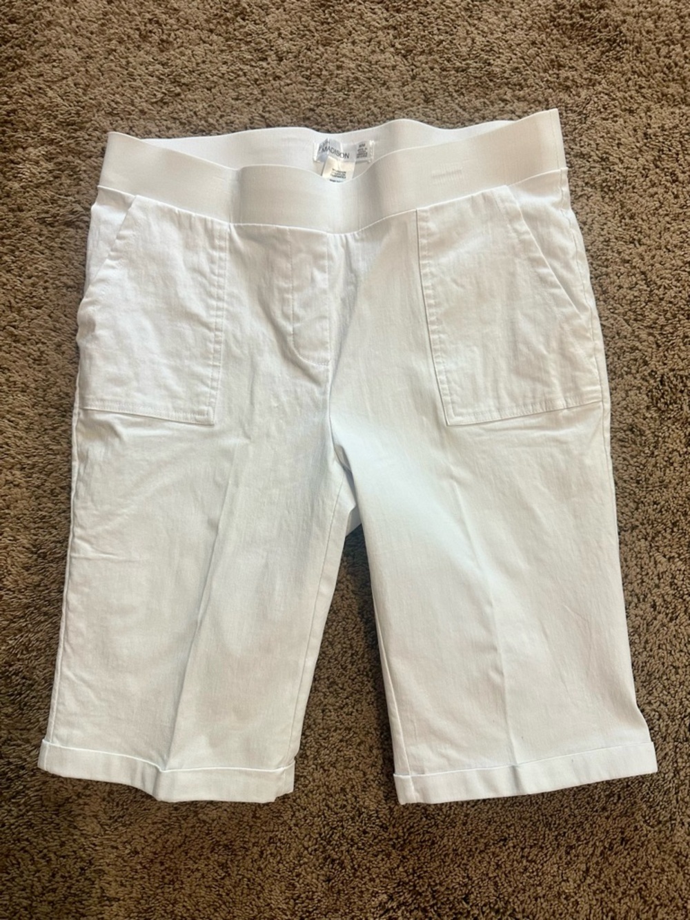 89th & Madison White Bermuda Shorts